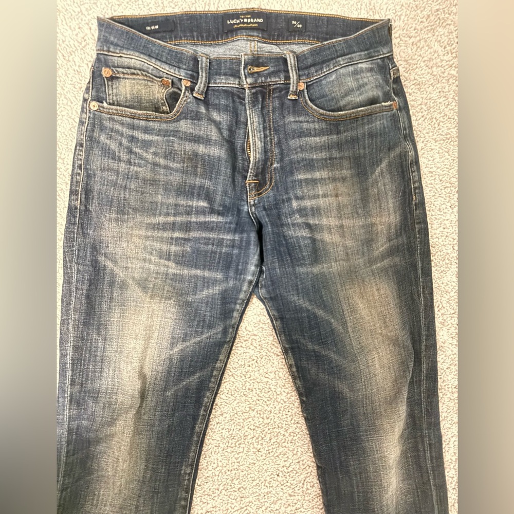 NWOT WOMENS LUCKY BRAND STRAIGHT LEG JEANS BEAUTIFUL MARKINGS AND WHISKERING
